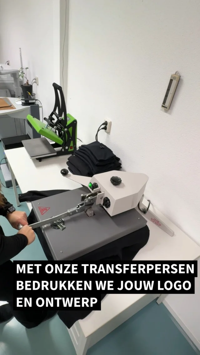 Nieuw bij TekstBeeld & Drukkerij Zoeteweij: textielbedrukking! 👕
Waarom standaard als je het persoonlijk kunt maken? Van een subtiel logo tot een opvallend ontwerp: met onze transferpersen zorgen we voor professionele textielbedrukking op maat, zodat jouw bedrijf ook op kleding en accessoires gezien wordt!
👉 Ontdek de mogelijkheden via weloveprint.nl/contact
#weloveprint #textielbedrukking #werkkleding